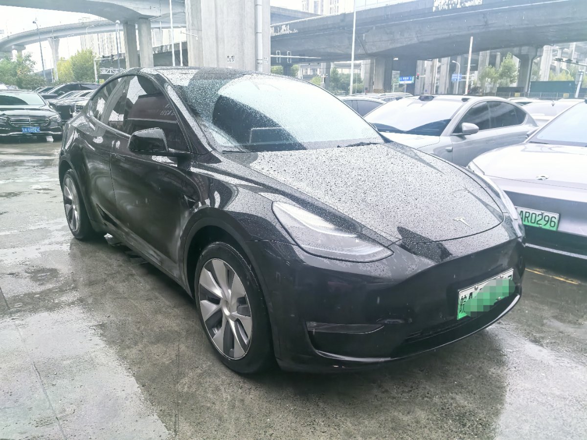 Tesla Model Y 2023 car image #3