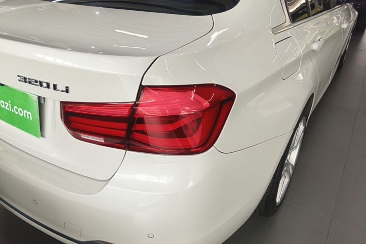 BMW 3 Series 2019 car image #8