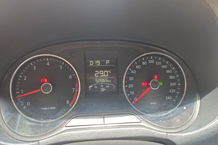 Volkswagen Polo 2015 car image #12