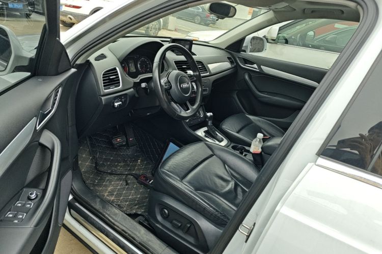 Audi Q3 2016 car image #15