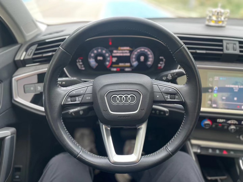 Audi Q3 2021 car image #5