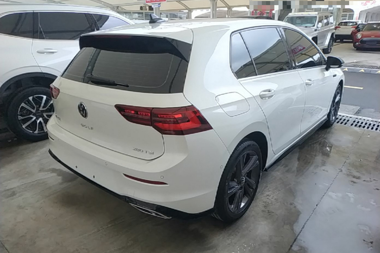 Volkswagen Golf 2023 car image #7