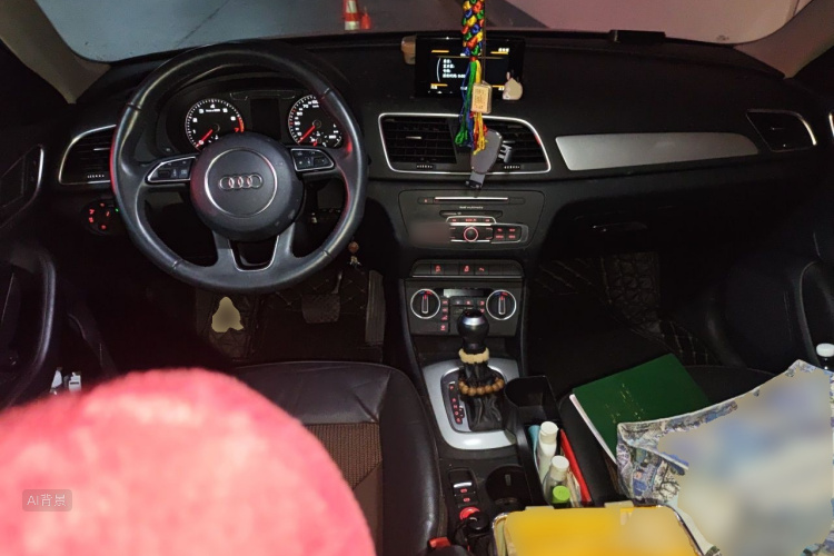 Audi Q3 2018 car image #11