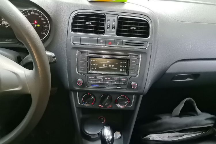 Volkswagen Polo 2016 #17 Volkswagen Polo 2016 car image #17