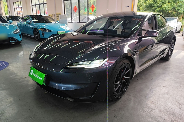 Tesla Model 3 2024 car image #2