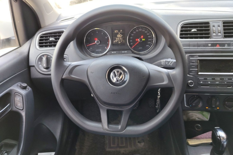 Volkswagen Polo 2014 car image #15