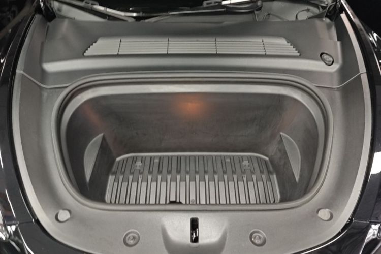 Tesla Model Y 2021 #20 Tesla Model Y 2021 car image #20