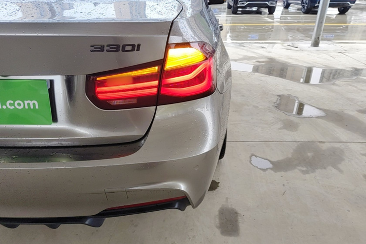 BMW 3 Series 2018 car image #8