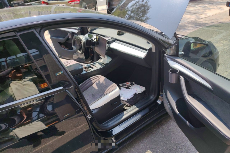 Tesla Model Y 2021 #21 Tesla Model Y 2021 car image #21