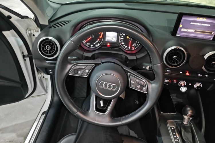 Audi A3 2019 car image #11