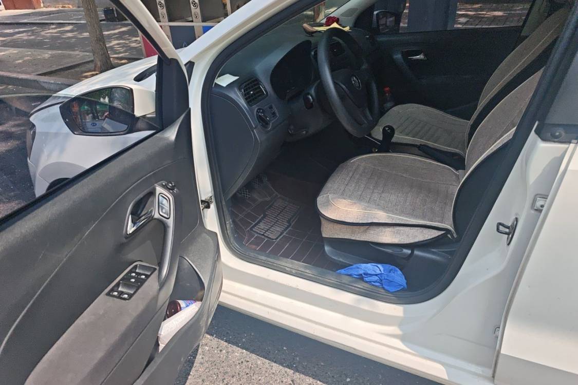 Volkswagen Polo 2015 car image #23