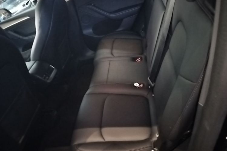 Tesla Model Y 2022 car image #17