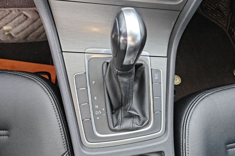 Volkswagen Golf 2015 car image #14