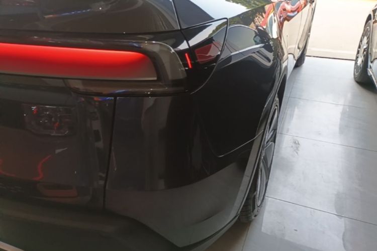 Tesla Model Y 2025 car image #8