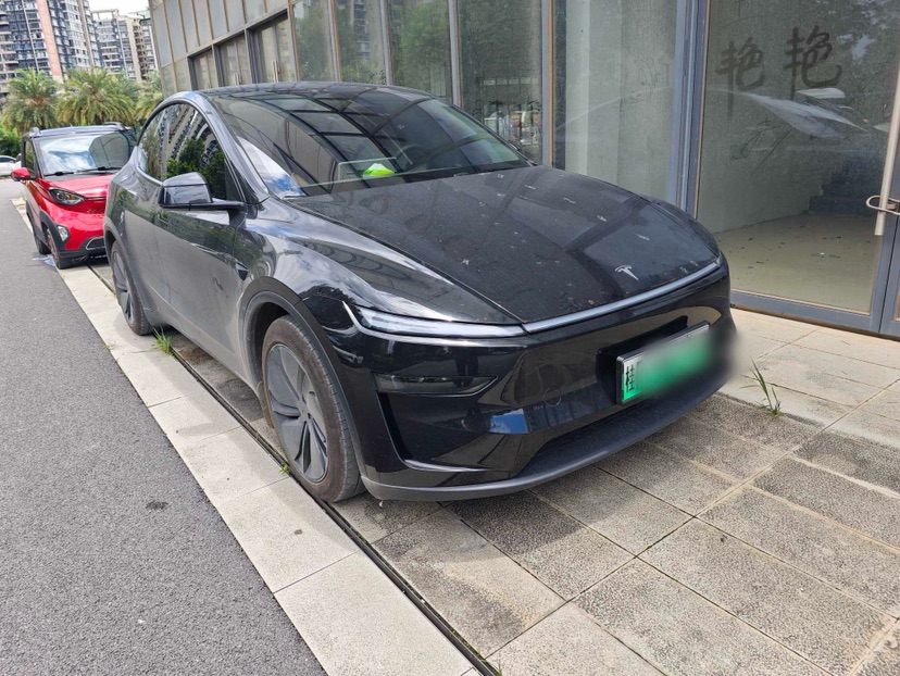 Tesla Model Y 2025 #2 Tesla Model Y 2025 car image #2