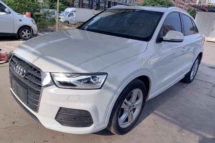 Audi Q3 2016 car image #2