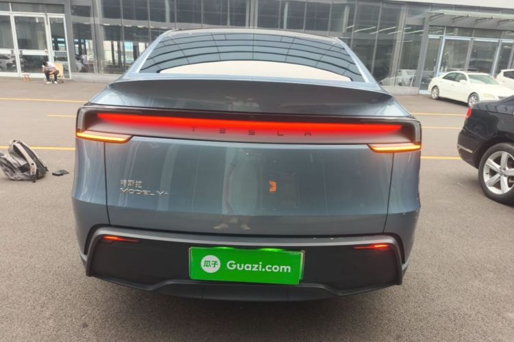 Tesla Model Y 2025 #6 Tesla Model Y 2025 car image #6