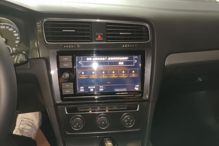 Volkswagen Golf 2019 car image #13