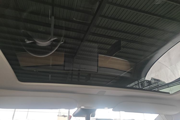 Tesla Model Y 2021 car image #18