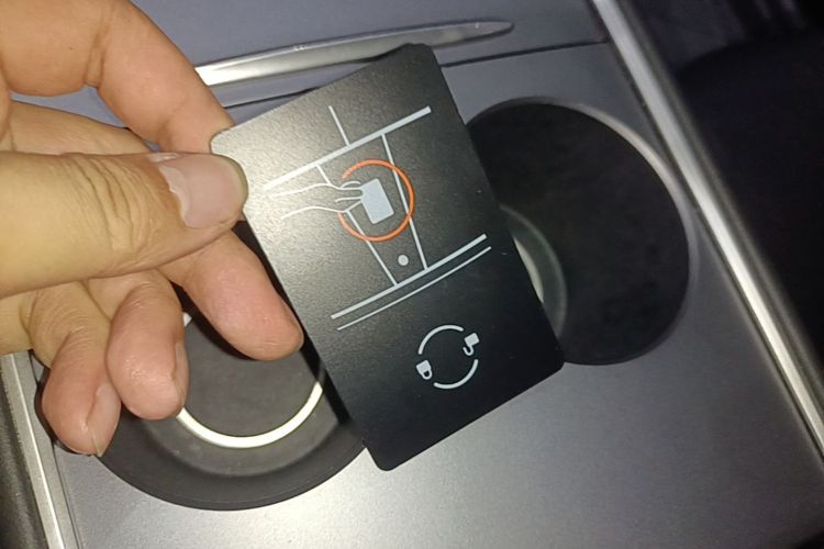 Tesla Model Y 2024 car image #9