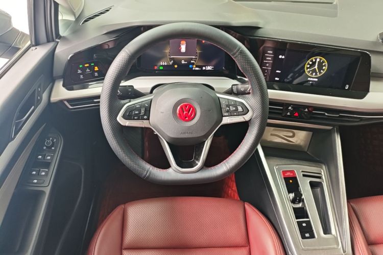 Volkswagen Golf 2023 car image #11