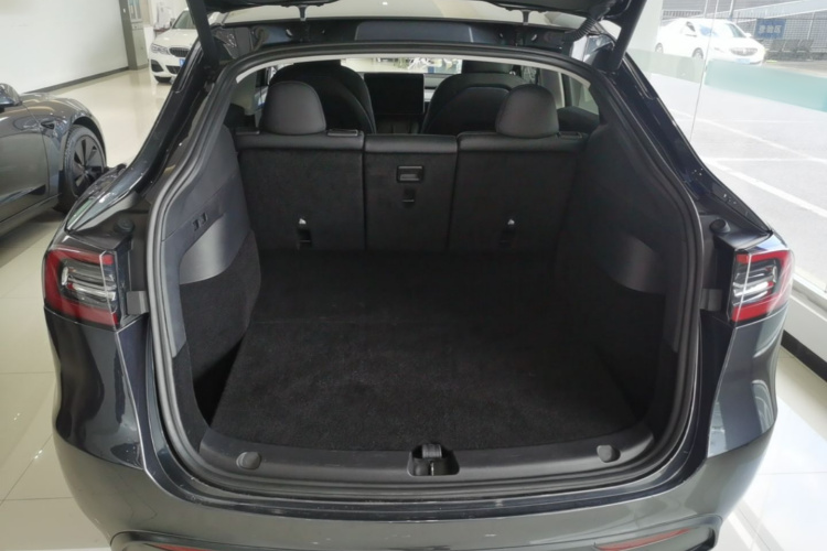 Tesla Model Y 2024 #19 Tesla Model Y 2024 car image #19