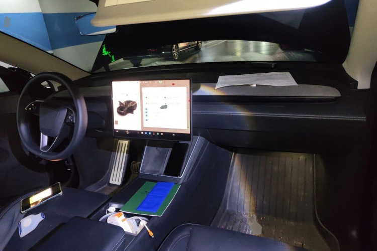 Tesla Model Y 2025 #7 Tesla Model Y 2025 car image #7