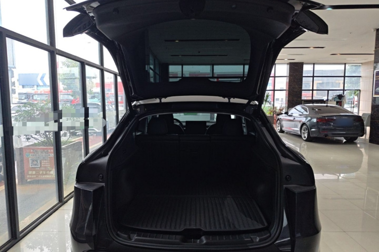 Tesla Model Y 2025 #19 Tesla Model Y 2025 car image #19