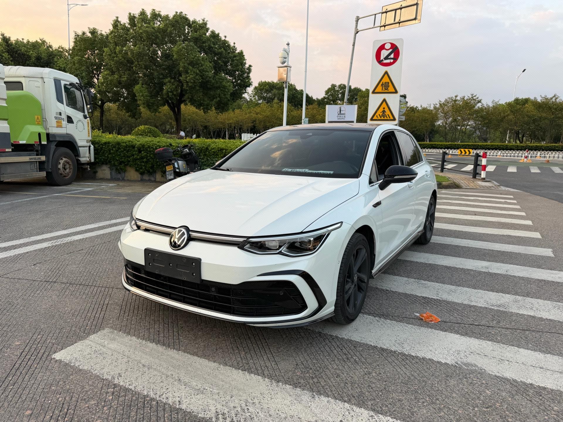 Volkswagen Golf 2021 car image 
