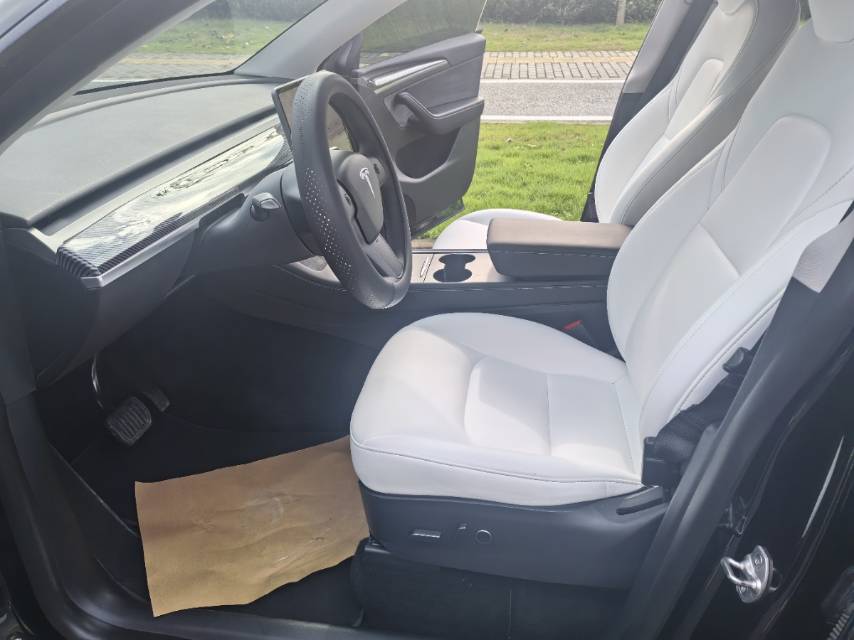 Tesla Model Y 2024 #4 Tesla Model Y 2024 car image #4