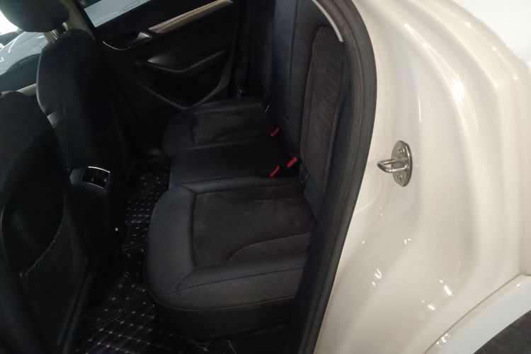 Audi Q3 2019 immagine di auto #13