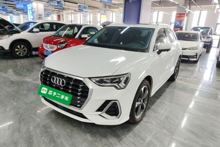 Audi Q3 2021 car image #2