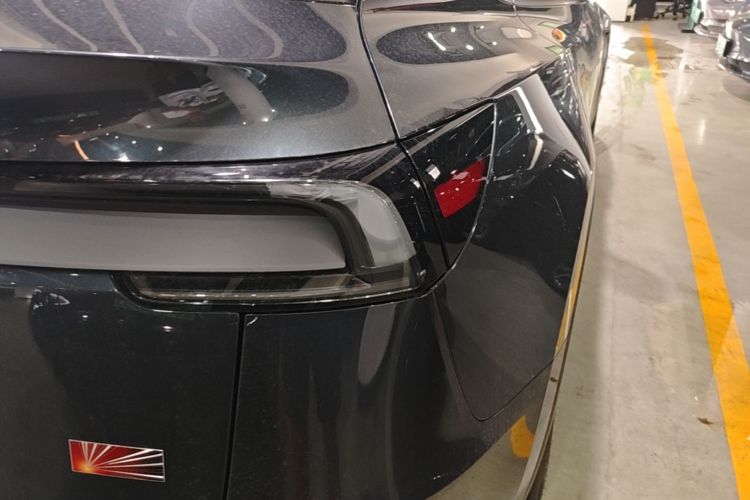 Tesla Model Y 2025 #8 Tesla Model Y 2025 car image #8