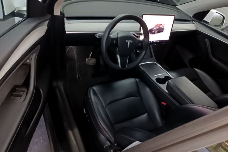 Tesla Model Y 2024 #16 Tesla Model Y 2024 car image #16