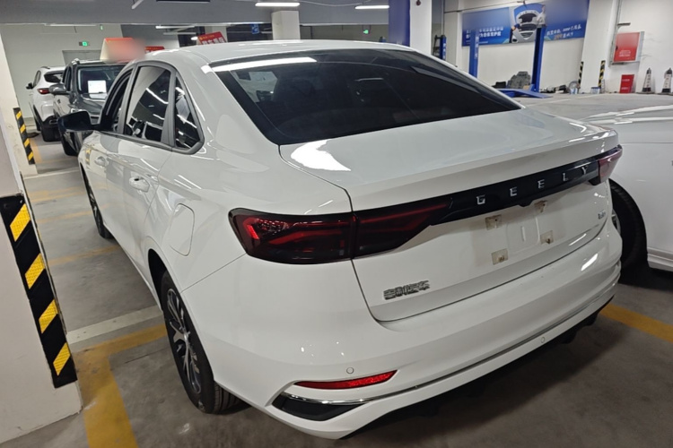 GEELY Emgrand 2025 car image #5