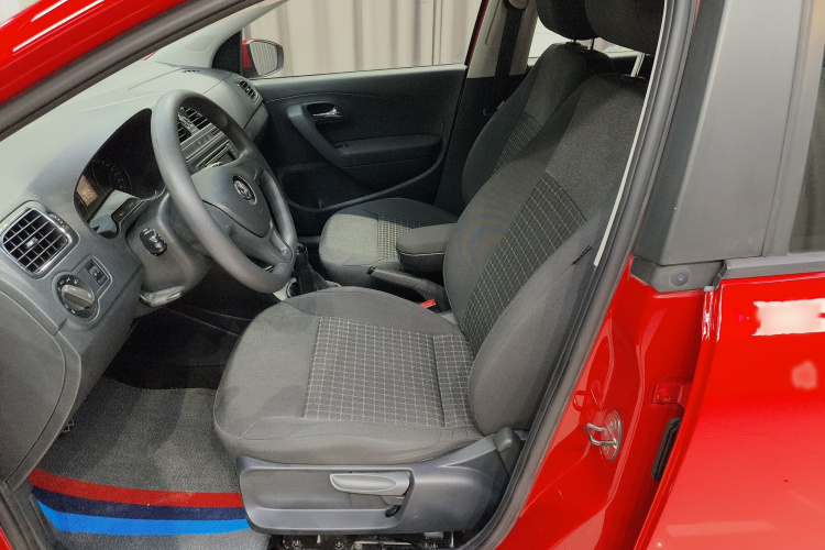 Volkswagen Polo 2014 car image #13