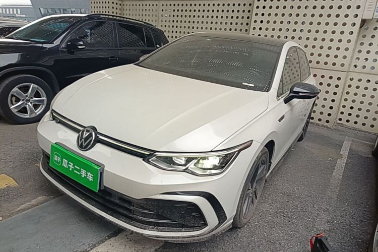 Volkswagen Golf 2022 car image #2