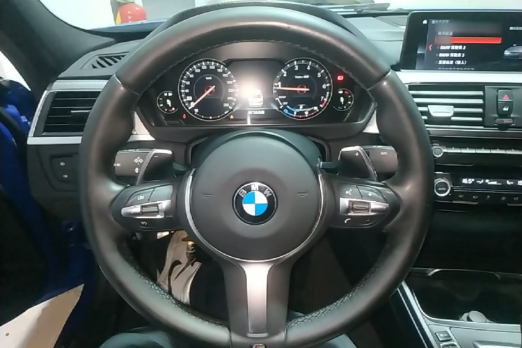 BMW 3 Series 2019 car image #11