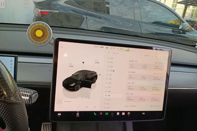 Tesla Model Y 2022 car image #17