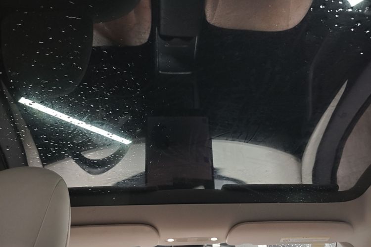 Tesla Model Y 2022 immagine di auto #18