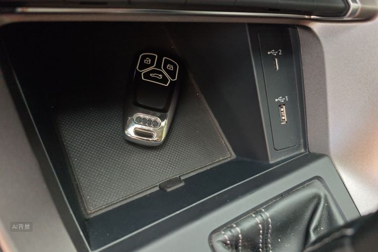 Audi Q3 2020 car image #10