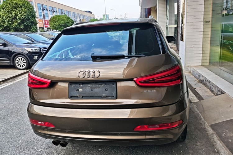 Audi Q3 2015 car image #6