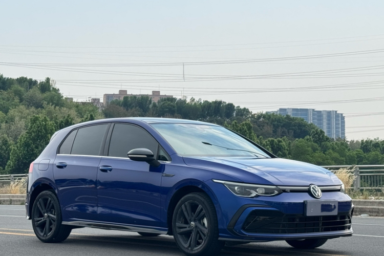 Volkswagen Golf 2021 car image #3