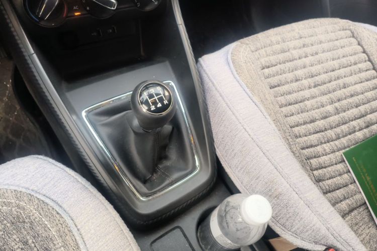 MG ZS 2019 car image #16