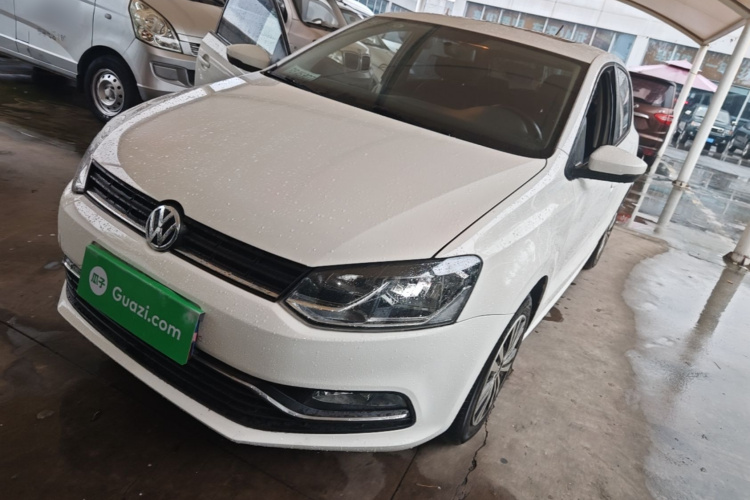 Volkswagen Polo 2016 car image #2