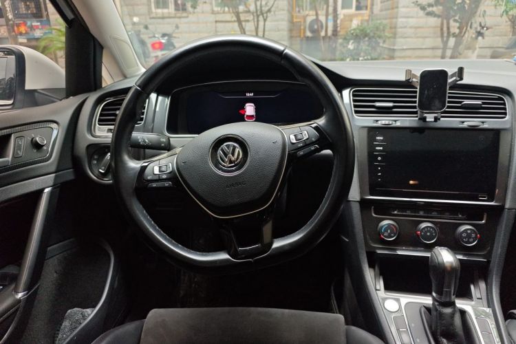 Volkswagen Golf 2020 car image #11