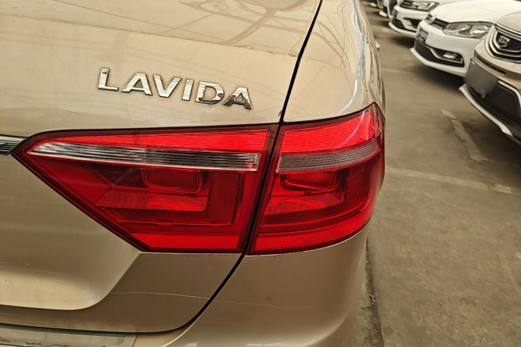 Volkswagen Lavida 2014 car image #8