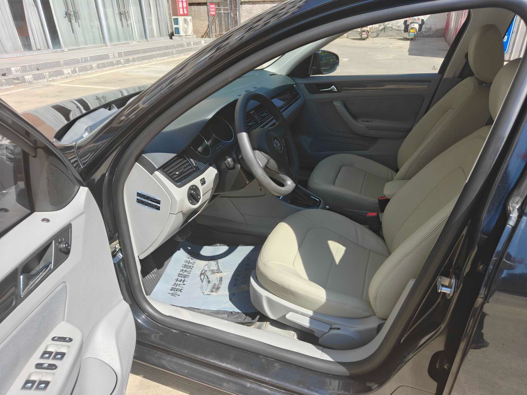 Volkswagen Bora 2013 car image #6