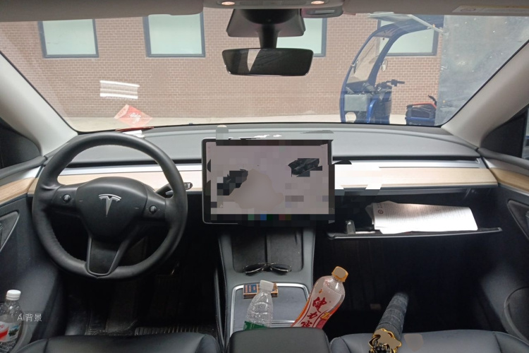 Tesla Model Y 2023 car image #11