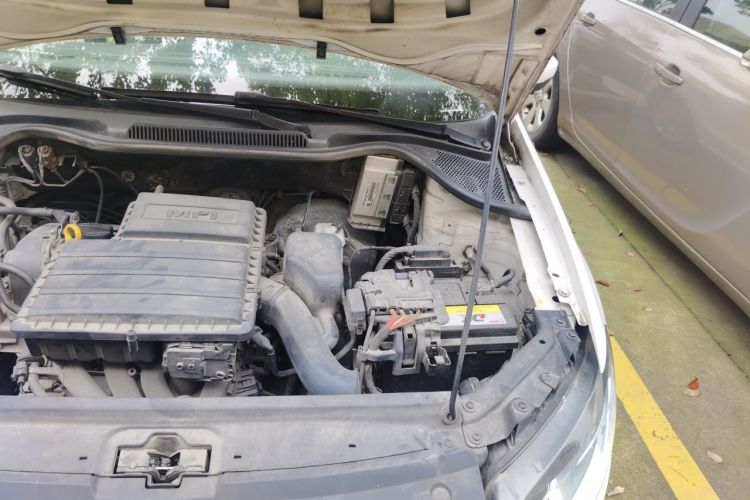 Volkswagen Polo 2015 car image #25